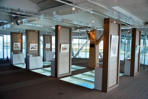 An art gallery at Gwangnaru bridge, a room with glass sides, and pictures throughout.