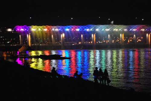 Rainbow light show at the Banpo bridge.