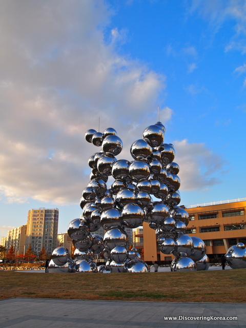 The “Millennium Eye” public art from Seoul Digital Media City